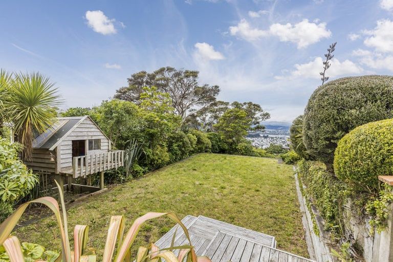 Photo of property in 39 Mills Road, Brooklyn, Wellington, 6021