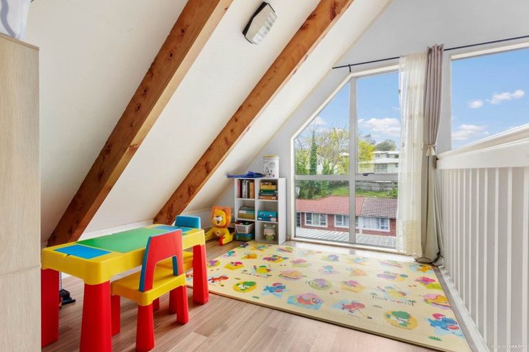 Photo of property in 121a Seabrook Avenue, New Lynn, Auckland, 0600