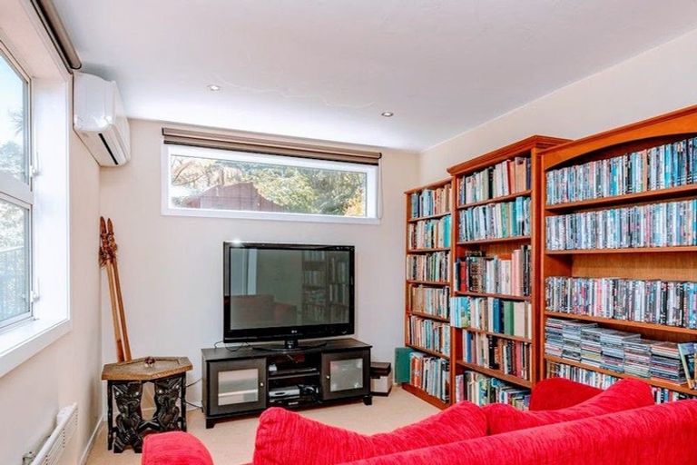 Photo of property in 36 Rakeiora Grove, Korokoro, Lower Hutt, 5012