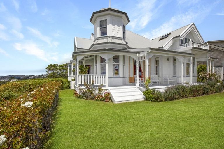 Photo of property in 25 Fairview Crescent, Kelburn, Wellington, 6012