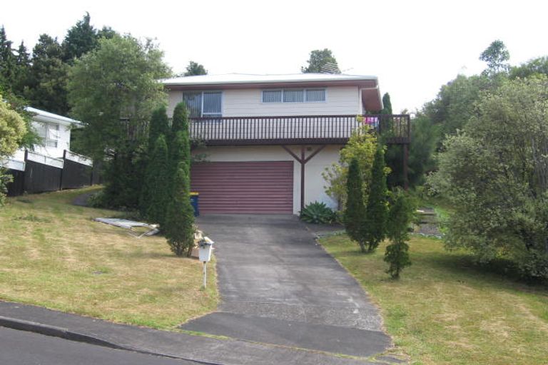 Photo of property in 6 Celeste Place, Totara Vale, Auckland, 0627