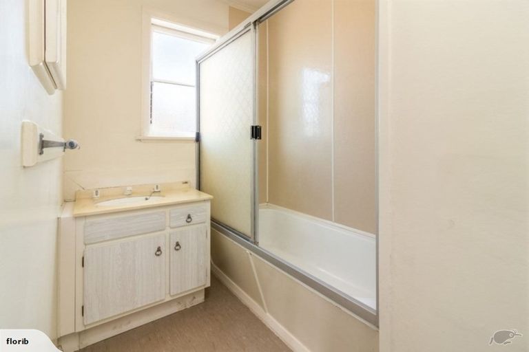 Photo of property in 27 Holland Street, Avonside, Christchurch, 8061