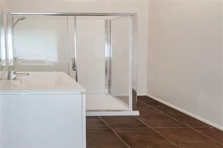 Photo of property in 10 Roys Road, Weymouth, Auckland, 2103