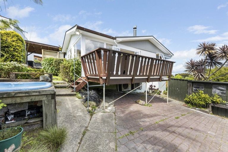 Photo of property in 24 Downes Road, Roseneath, Port Chalmers, 9023