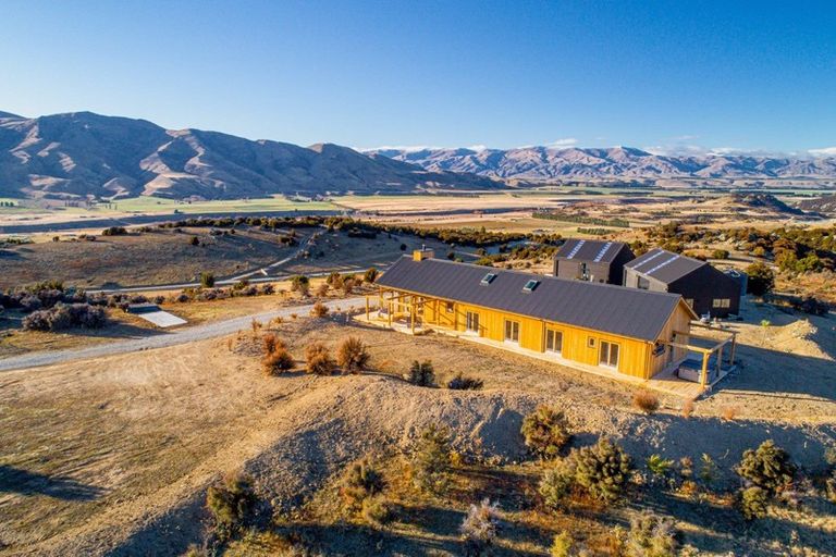 Photo of property in 12 Miharo Lane, Queensberry, Cromwell, 9383