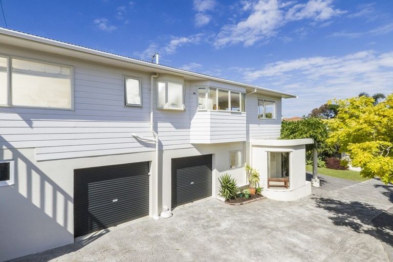 Photo of property in 1/949 Beach Road, Torbay, Auckland, 0630