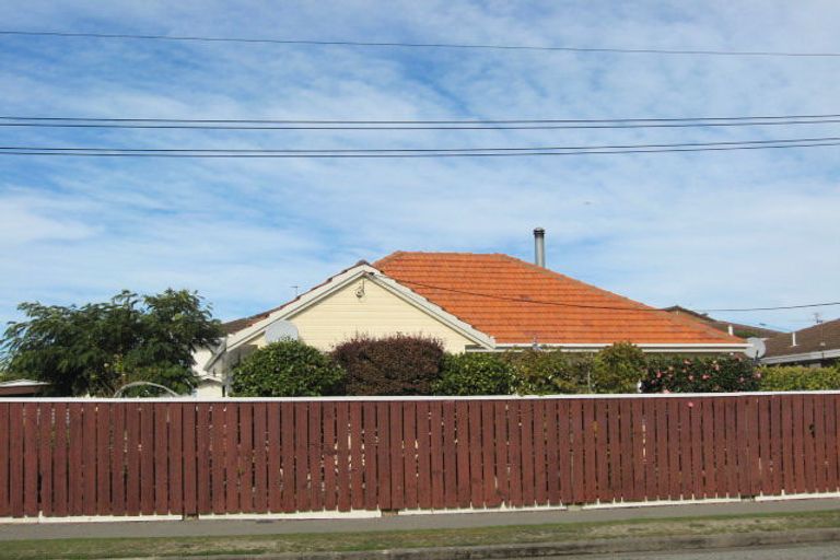 Photo of property in 117 Middlepark Road, Sockburn, Christchurch, 8042