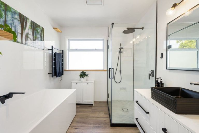 Photo of property in 1 Morrow Avenue, St Andrews, Hamilton, 3200