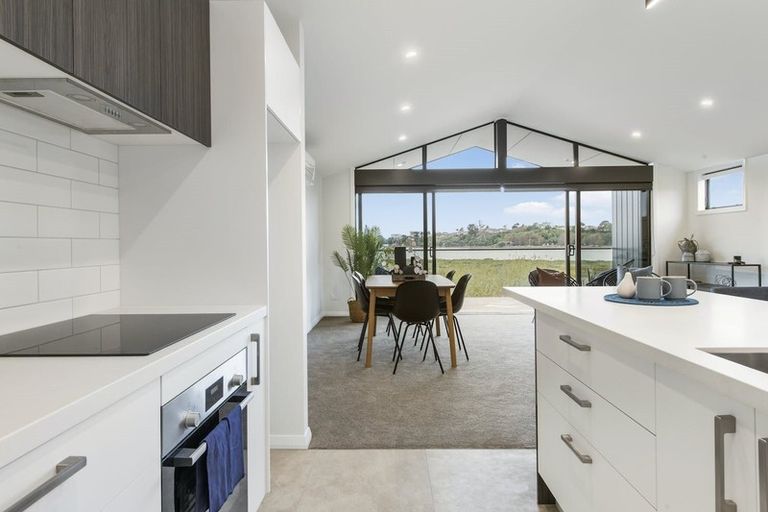 Photo of property in 1 Blenheim Place, Judea, 3110