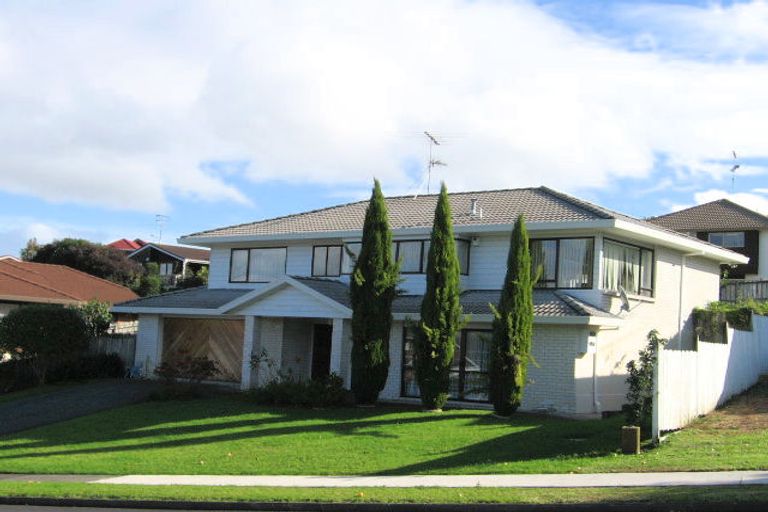 Photo of property in 102 Gosford Drive, Botany Downs, Auckland, 2010