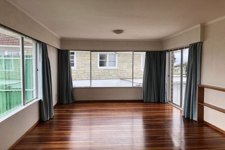 Photo of property in 474 East Coast Road, Windsor Park, Auckland, 0630