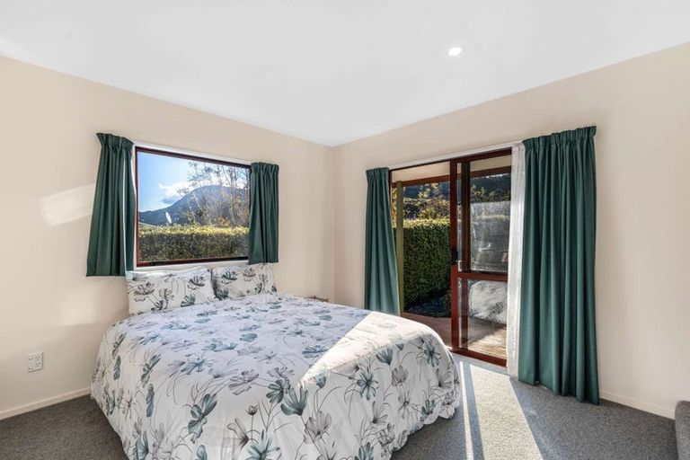 Photo of property in 2 Victoria Close, Picton, 7220