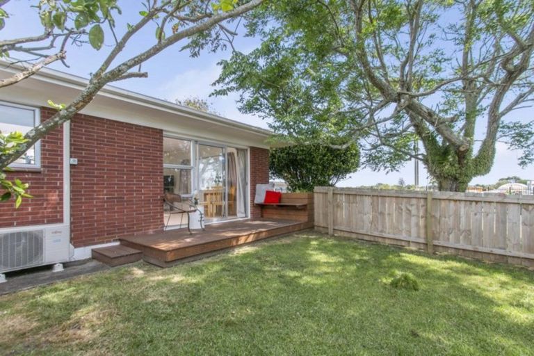 Photo of property in 1/6 Ray Small Drive, Papakura, 2110