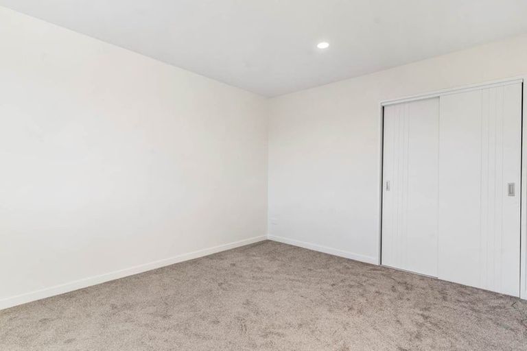 Photo of property in 40c Cyclarama Crescent, Massey, Auckland, 0614