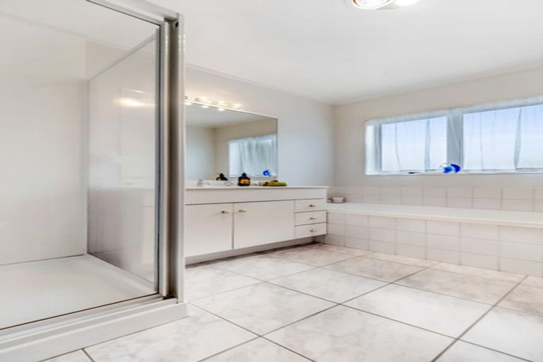 Photo of property in 2/5 Headcorn Place, Botany Downs, Auckland, 2010