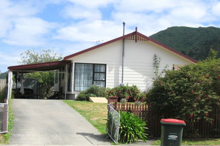 Photo of property in 35 Delaware Grove, Totara Park, Upper Hutt, 5018