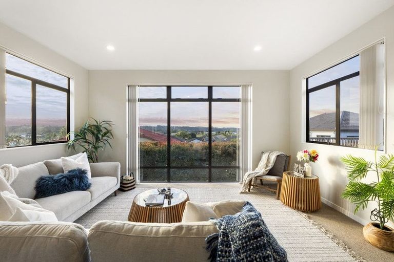 Photo of property in 16 Oak View Terrace, Schnapper Rock, Auckland, 0632