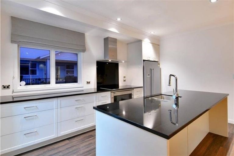 Photo of property in 2 York Terrace, Riverhead, 0820