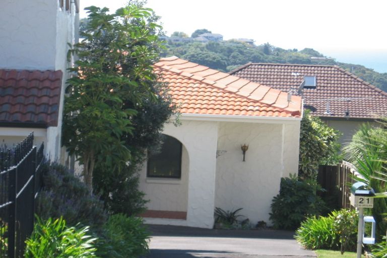 Photo of property in 2/20 Folkestone Street, Murrays Bay, Auckland, 0630