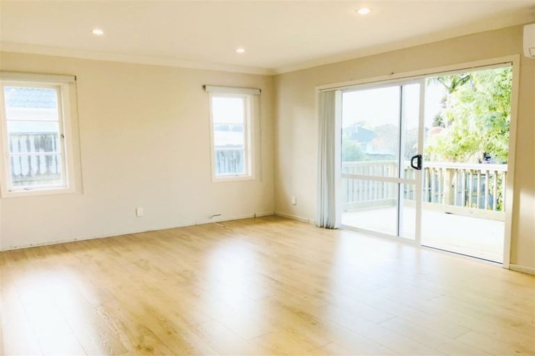 Photo of property in 15 Ayrton Street, Te Atatu South, Auckland, 0610