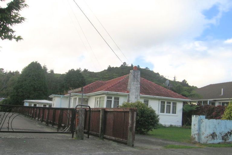 Photo of property in 29 Poole Crescent, Wainuiomata, Lower Hutt, 5014