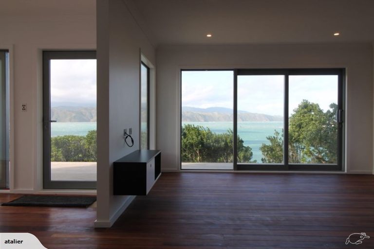 Photo of property in 26 Tai Paku Paku Road, Karaka Bays, Wellington, 6022