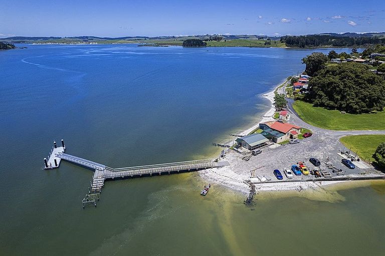 Photo of property in 2 High Street, Pahi, Paparoa, 0571