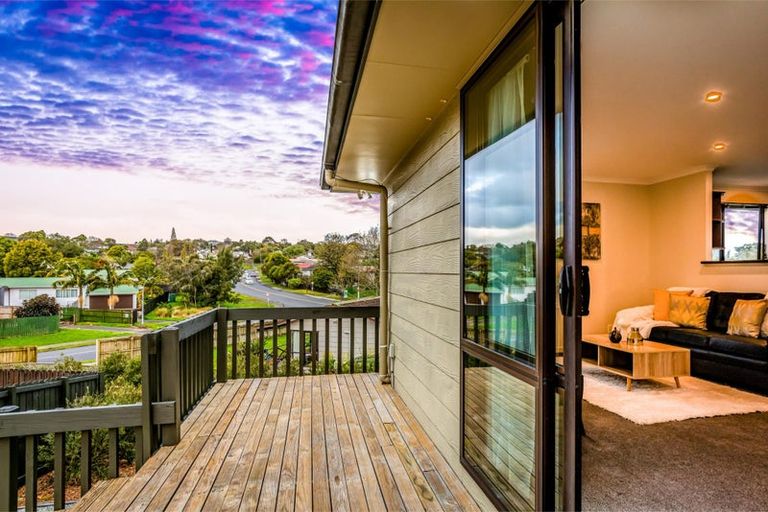 Photo of property in 2/4 Elizabeth Drive, West Harbour, Auckland, 0618