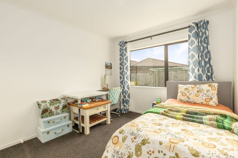 Photo of property in 18 Pearson Place, Paraparaumu, 5032