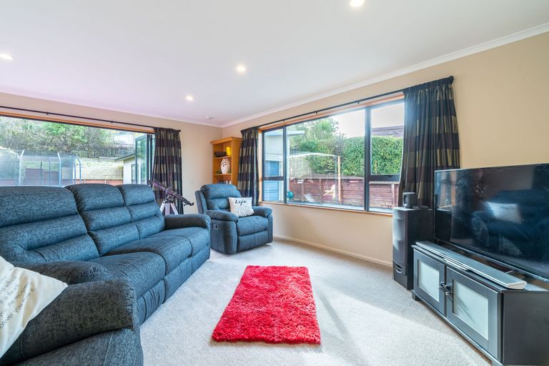 Photo of property in 5 Monowai Road, Ravensbourne, Dunedin, 9022