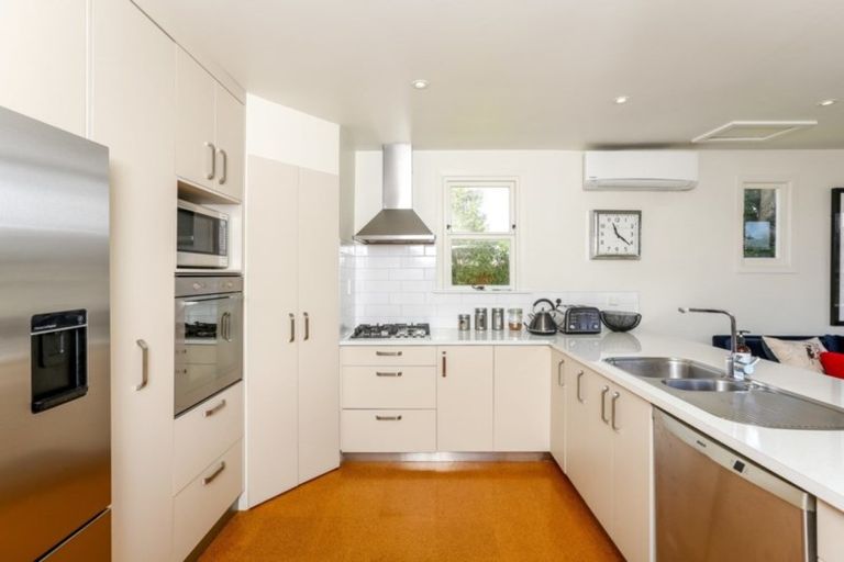 Photo of property in 180 Brooklands Road, Vogeltown, New Plymouth, 4310