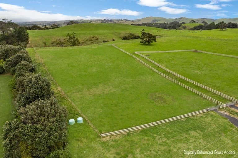 Photo of property in 2594 Awhitu Road, Awhitu, 2684