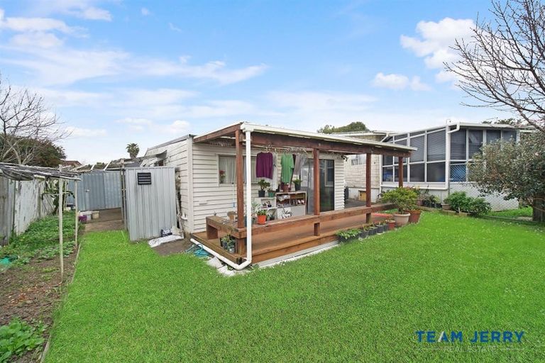 Photo of property in 30 Casuarina Road, Half Moon Bay, Auckland, 2012