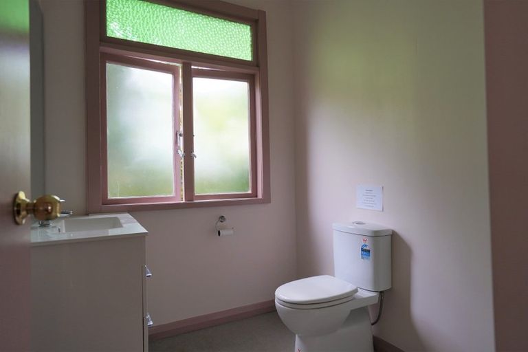 Photo of property in 30 Beach Road, Onerahi, Whangarei, 0110