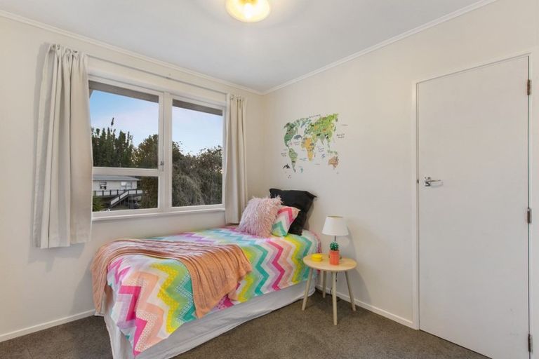 Photo of property in 25 Japonica Drive, Beach Haven, Auckland, 0626