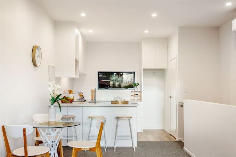 Photo of property in 11 Meg Lane, Glen Eden, 0602