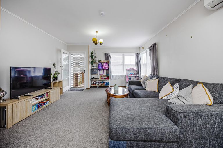 Photo of property in 1/94 Beaumonts Way, Manurewa, Auckland, 2102