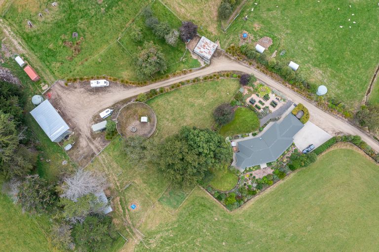 Photo of property in 16 Woodside Road, Woodside, Outram, 9073