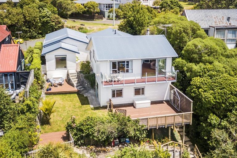 Photo of property in 85 Kahu Road, Paremata, Porirua, 5024