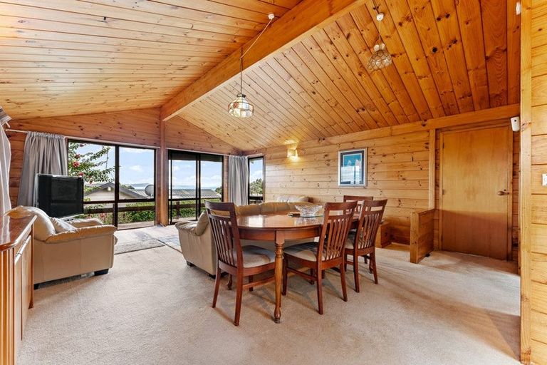 Photo of property in 2/25 Beach Road, Manly, Whangaparaoa, 0930