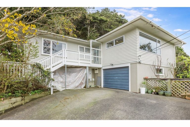 Photo of property in 10 Faris Crescent, Wainuiomata, Lower Hutt, 5014