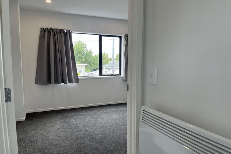 Photo of property in 3/47 Awaroa Road, Sunnyvale, Auckland, 0612