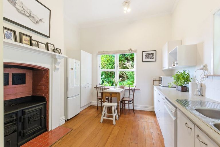 Photo of property in 427 Karaka Bay Road, Karaka Bays, Wellington, 6022