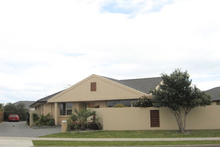 Photo of property in 592 Grenada Street, Papamoa Beach, Papamoa, 3118