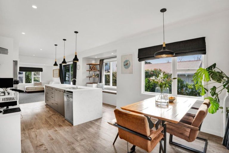 Photo of property in 15 Bracken Street, New Plymouth, 4310