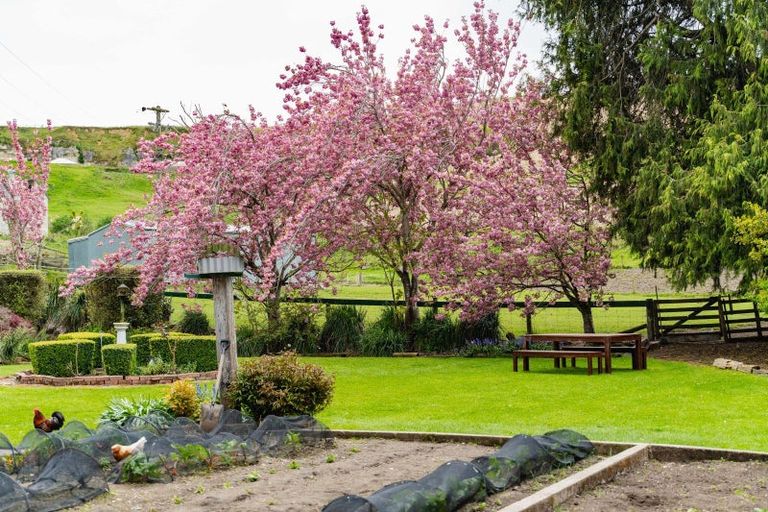 Photo of property in 108 Limeworks Road, Circle Hill, Milton, 9291