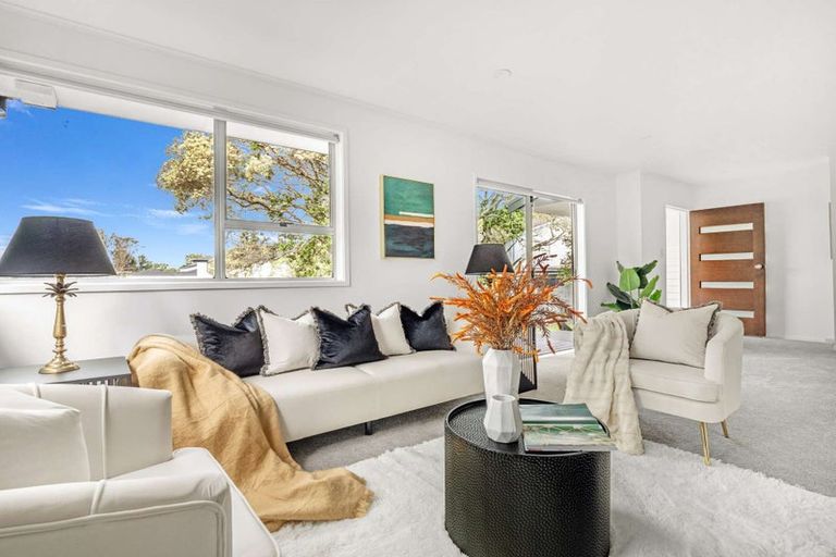 Photo of property in 9 Tahu Crescent, Sunnynook, Auckland, 0620