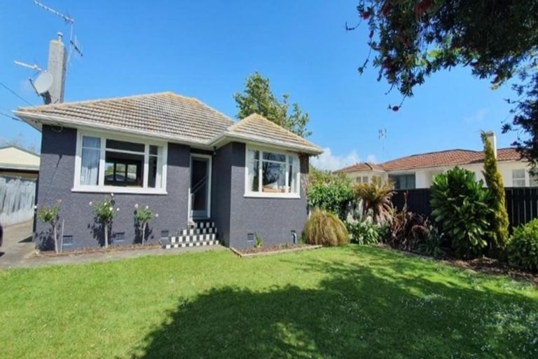 Photo of property in 19 Selwyn Crescent, College Estate, Whanganui, 4500