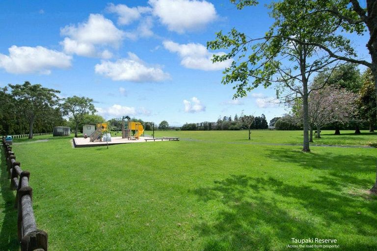 Photo of property in 23 Taupaki Road, Taupaki, Henderson, 0782