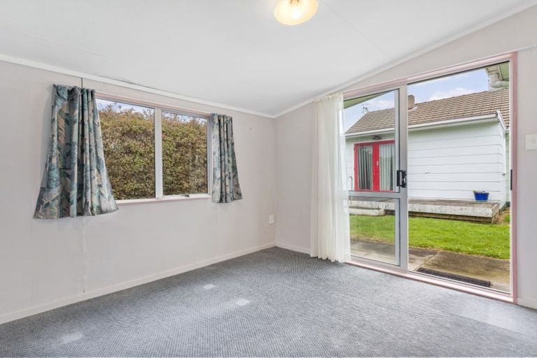 Photo of property in 27 Ashford Avenue, Hokowhitu, Palmerston North, 4410